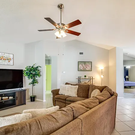 Pensacola Home With Private Hot Tub 4 Mi To Beach!